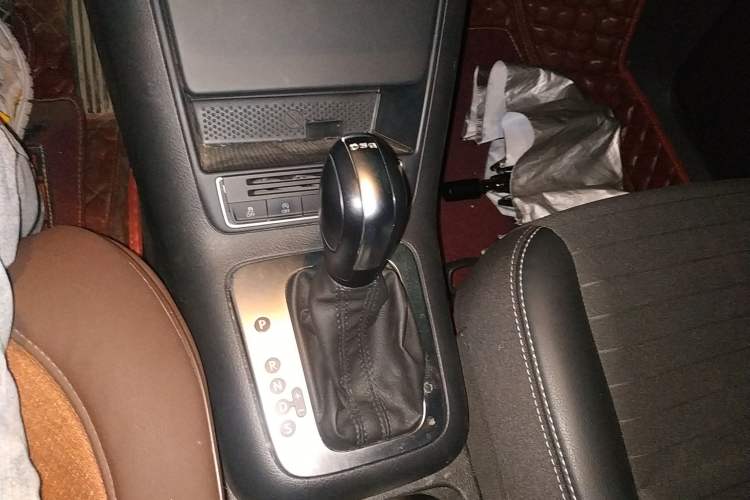 Used Volkswagen Tiguan 2016 280TSI Automatic Two-Wheel-Drive Silk Road Style Edition Gear Lever