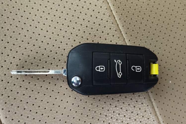 Used Peugeot 3008 2015 2.0L Automatic Classic Edition
