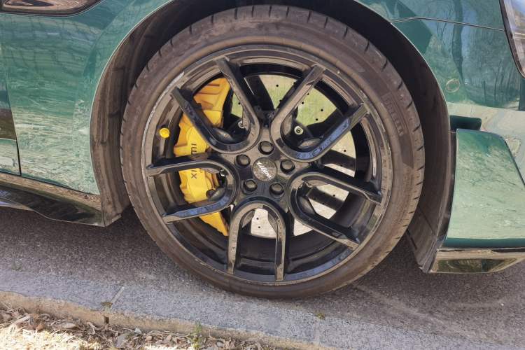 Used Xiaomi Auto SU7 Ultra 2025 Ultra Model Right Front Wheel Hub