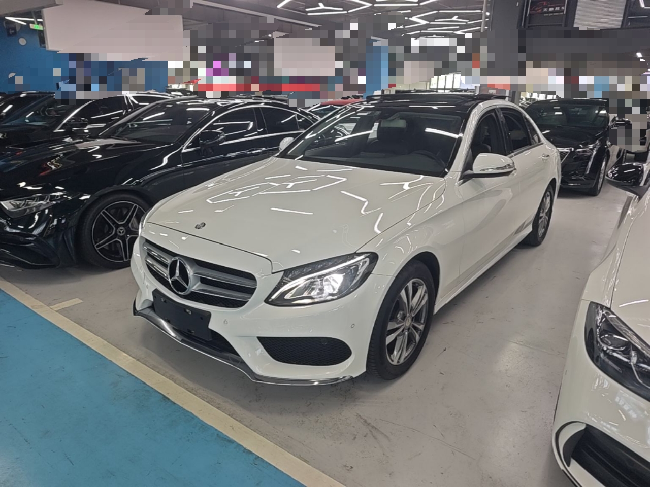 Sob a frente do carro