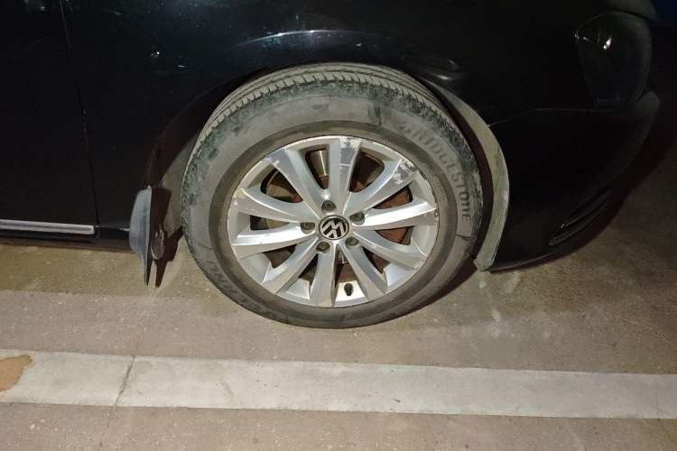 Used Volkswagen Magotan 2013 1.8TSI Premier Model Right Front Wheel Hub