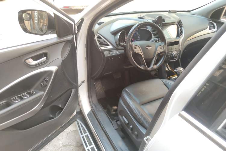 Used Hyundai Santa Fe 2015 2.0T Automatic All-Wheel Drive Smart Version 5 Seats
