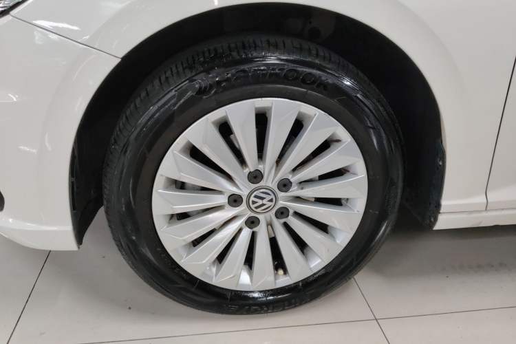 Used Volkswagen Lavida 2018 1.5L Automatic Comfort Edition China V Standard Left Front Wheel Hub