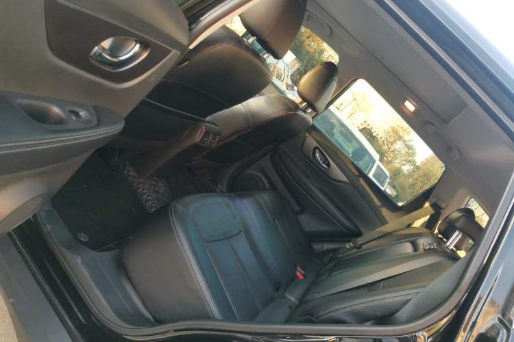 Used Nissan X-Trail 2015 2.0L CVT Comfort MAX Edition 2WD
