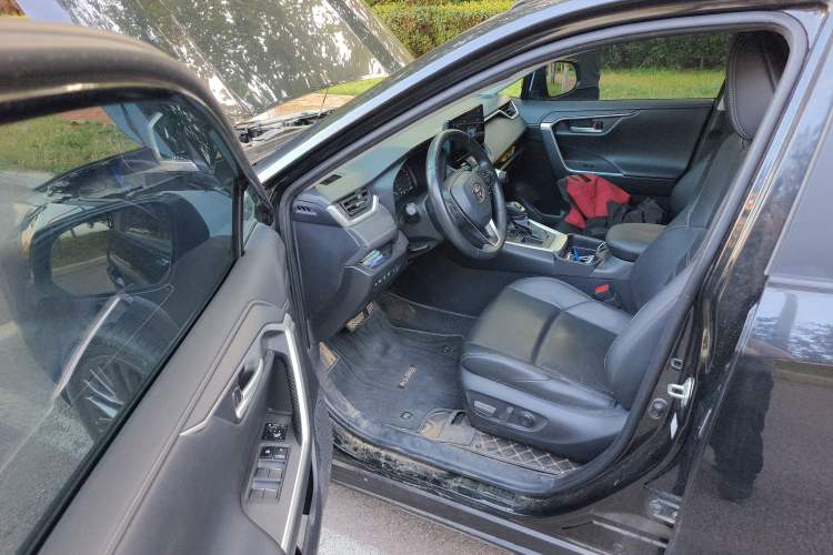 Used Toyota Wildlander 2023 2.0L CVT Two-Wheel Drive Luxury PLUS Edition Driver Seat