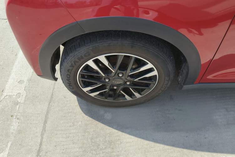 Used Chery Little Ant 2022 Restyled Version Sweet Pink Edition Low-Sugar Version Lithium Iron Phosphate Battery 30.7 kWh 30 kW 301 km Left Front Wheel Hub