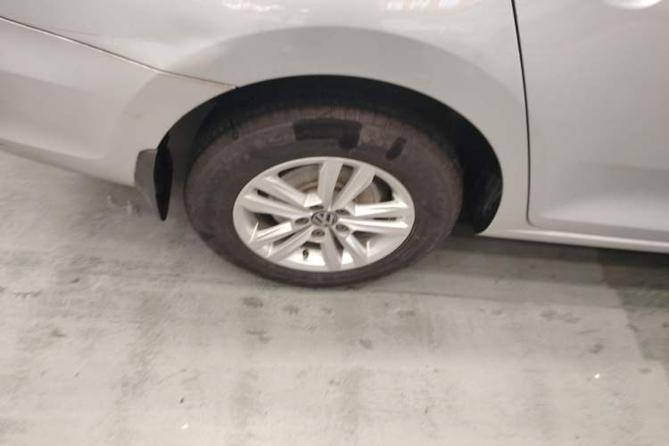 Used Volkswagen Santana 2015 1.6L Manual Fashion Edition Exterior 8