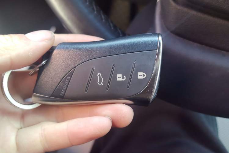 Used Lexus ES 2021 300h Deluxe Edition
