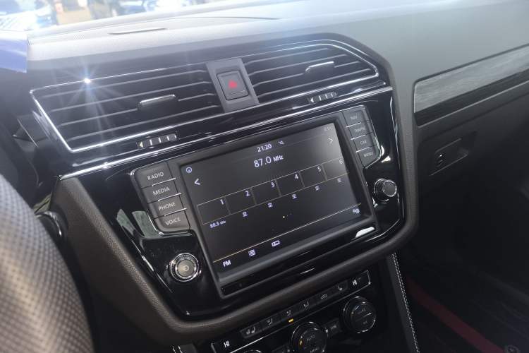 Used Volkswagen Tiguan L 2018 380TSI Automatic All-Wheel Drive Luxury Edition Audio And AC Panel