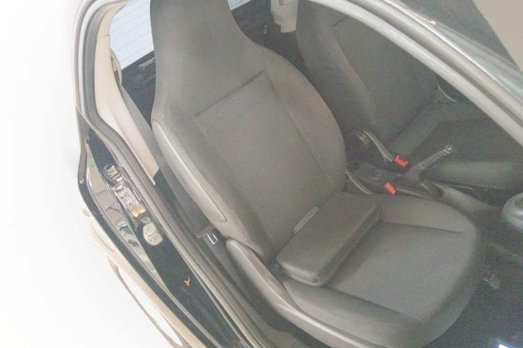 Used smart fortwo 2015 1.0L 52 kW hardtop Dynamic version
