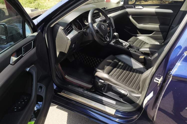 Used Volkswagen Variant 2018 380TSI Two-Wheel Drive Comfort Edition Driver Seat