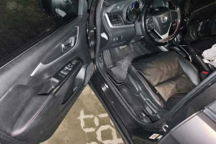 Used Honda Crider 2013 1.8L automatic luxury edition Driver Seat