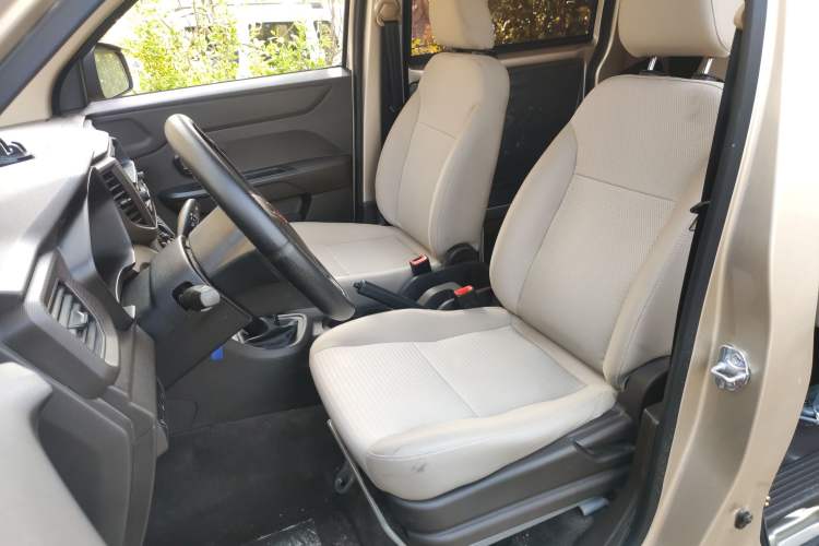 Used Wuling Hongguang V 2022 1.5L Jingqu Edition Electric-Assist LAR Left Front Seat