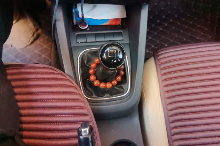 Used Volkswagen Sagitar 2012 1.6L Manual Comfort Model Gear Lever