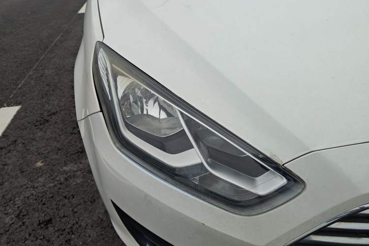 Used Ford Escort 2017 Revised Version 1.5L Automatic Comfort Edition Right Front Headlight