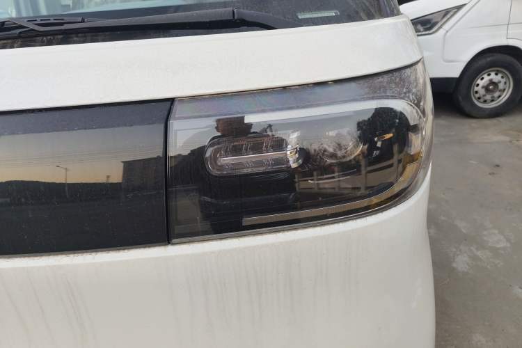 Used SAIC MAXUS Dana V1 2025 V1+ Long Wheelbase Low-Roof Multi-Function Version (62 kWh)