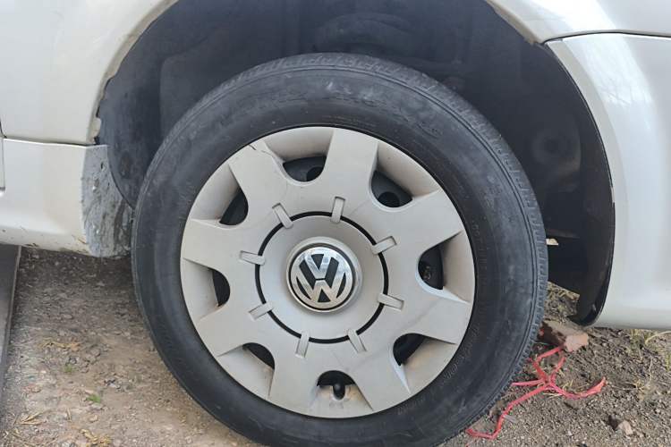 Used Volkswagen Santana Vista 2008 1.8L Manual Sishang Model Right Front Wheel Hub
