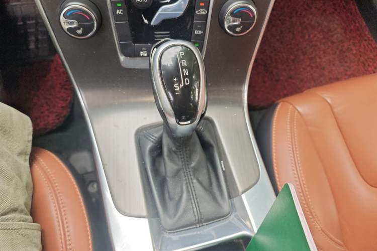 Used Volvo V60 2014 Restyled T5 Zhiya Edition