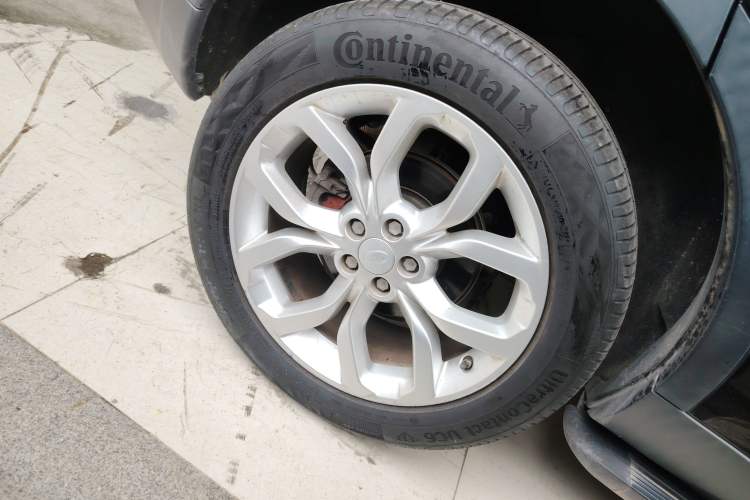 Used Land Rover Discovery Sport 2018 240 PS HSE Version Exterior 4