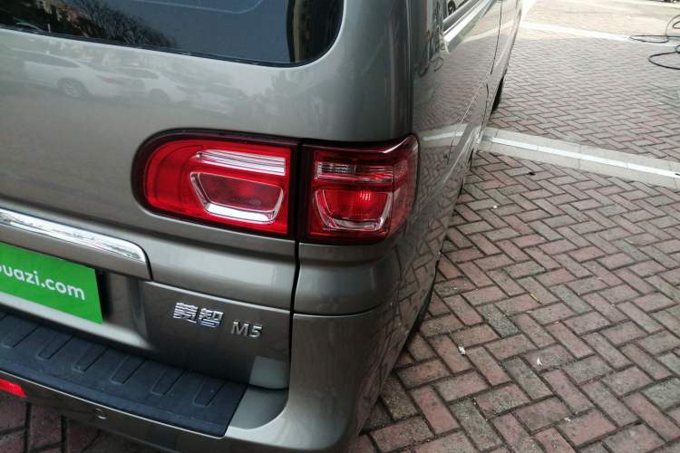 Used FORTHING Lingzhi 2023 M5L 1.6L Base Model 7 Seats