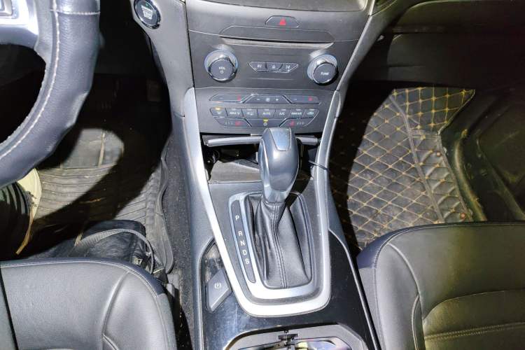 Used Ford Edge 2016 EcoBoost 245 Two-Wheel-Drive Titanium 7-Seater
