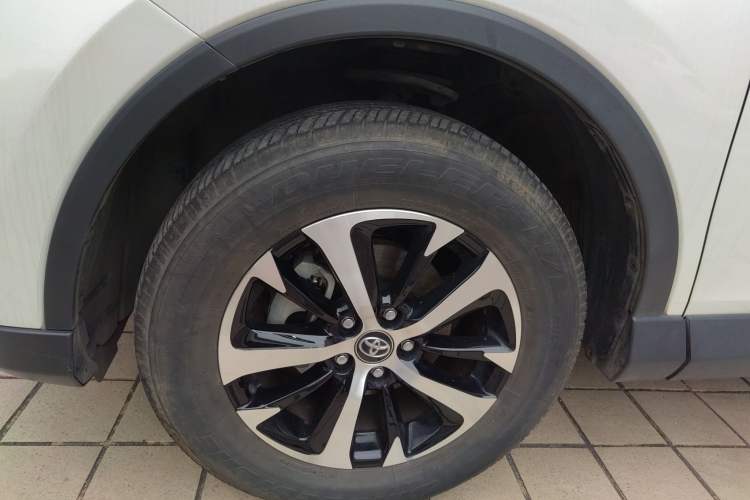 Used Toyota RAV4 2019 2.0L CVT Two-Wheel Drive Pioneer Edition China VI Standard Left Front Wheel Hub