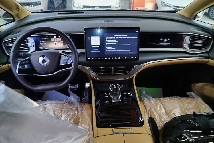 Used Denza D9 2025 DM-i Intelligent Drive 1020 Four-Wheel Drive Flagship Model