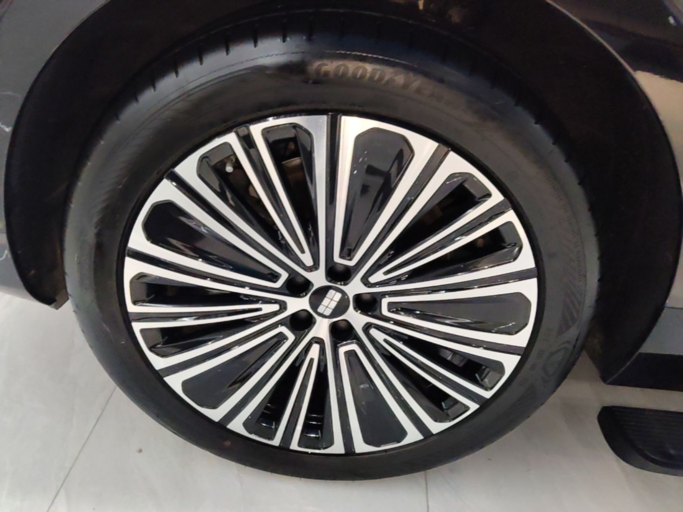 Geely Galaxy M9 2025 Model 210km Four-Wheel-Drive Leading Edition — снимка 10