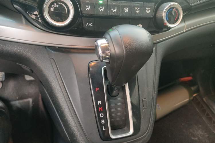 Used Honda CR-V 2015 2.0L two-wheel drive urban version Gear Lever