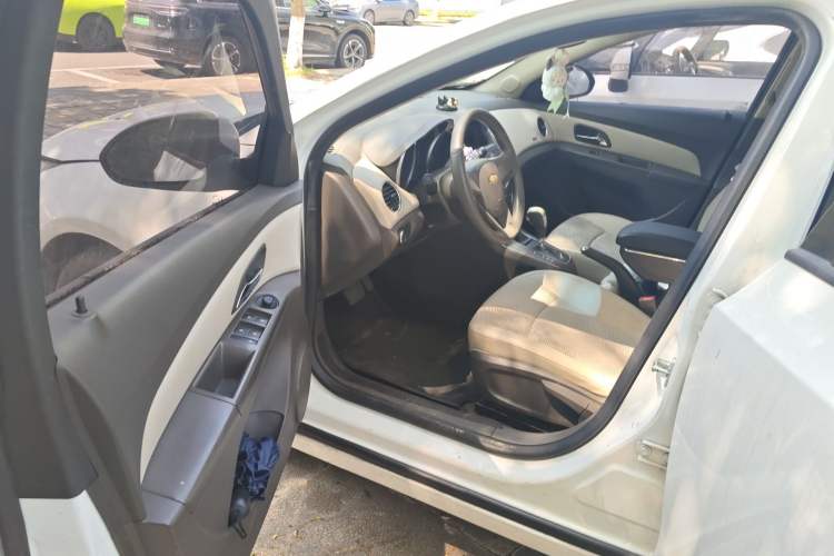 Used Chevrolet Cruze 2015 1.5L Classic SE AT Driver Seat