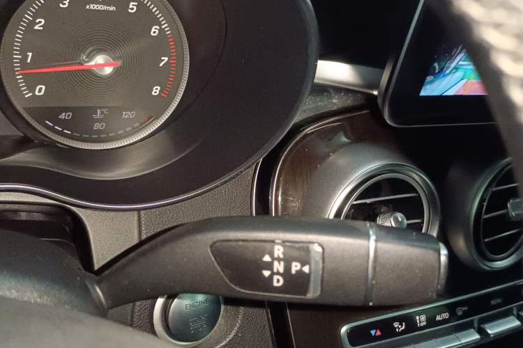 Used Mercedes-Benz GLC 2017 GLC 260 4MATIC Dynamic Edition Gear Lever