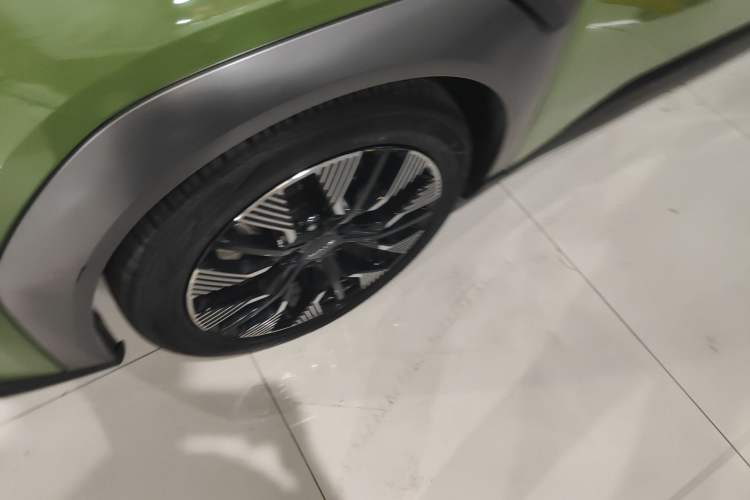 Used AION Y 2022 70 Tech Edition Lithium Iron Phosphate
