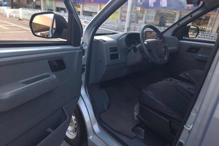 Used Wuling Yangguang 2025 Model 400km Bus Edition—Comfort Edition
