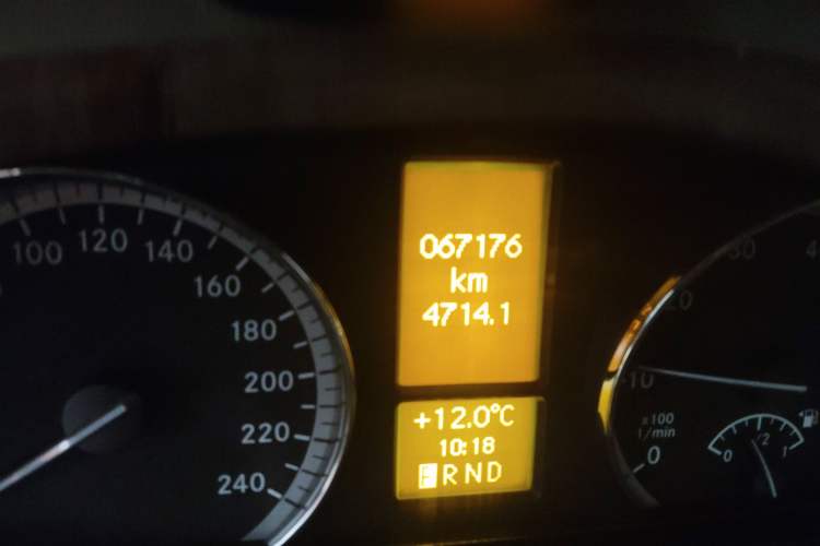 Used Mercedes-Benz Viano 2013 3.0L Hospitality Edition Odometer Close Up