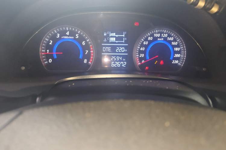 Used Zotye Z300 2014 New Vision 1.5L Manual Luxury Model Odometer Close Up