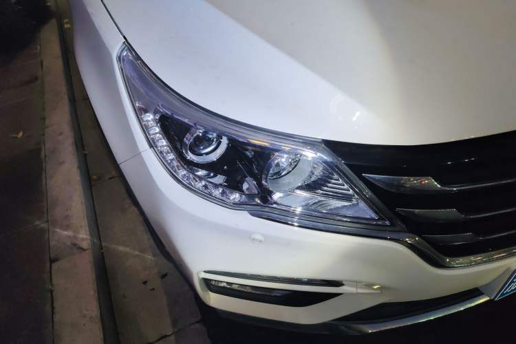 Used Baojun 560 2017 Rhythmic Edition 1.8L iAMT Prestige Model Right Front Headlight