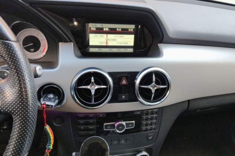 Used Mercedes-Benz GLK-Class 2013 GLK 300 4MATIC Dynamic Sunroof Model