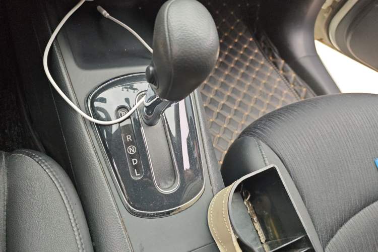Used Nissan Tiida 2014 1.6L CVT Smart Model Gear Lever