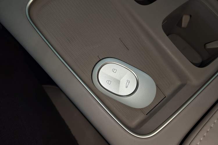 Used Nio ES8 2023 75 kWh Executive Edition Interior 1