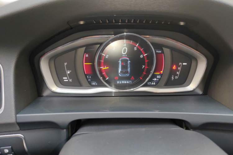 Used Volvo V60 2015 T5 Zhiya Edition
