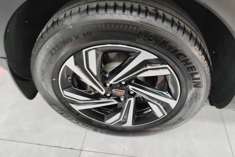 Used Hongqi HS5 2022 Revised Version 2.0T Smart Connect Flagship Edition Right Rear Wheel Hub