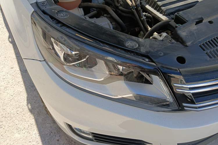 Used Volkswagen Tiguan 2016 280TSI Automatic Two-Wheel-Drive Silk Road Style Edition Right Front Headlight