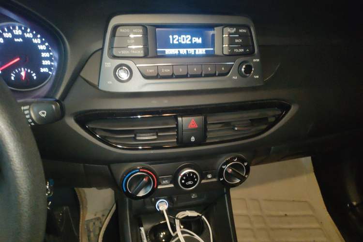 Used Hyundai Celesta 2020 1.6L Automatic GL Enjoyable Edition Audio And AC Panel