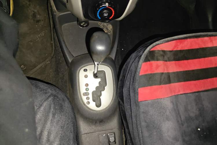 Used Toyota Yaris 2011 1.6E Automatic Charm Edition Gear Lever