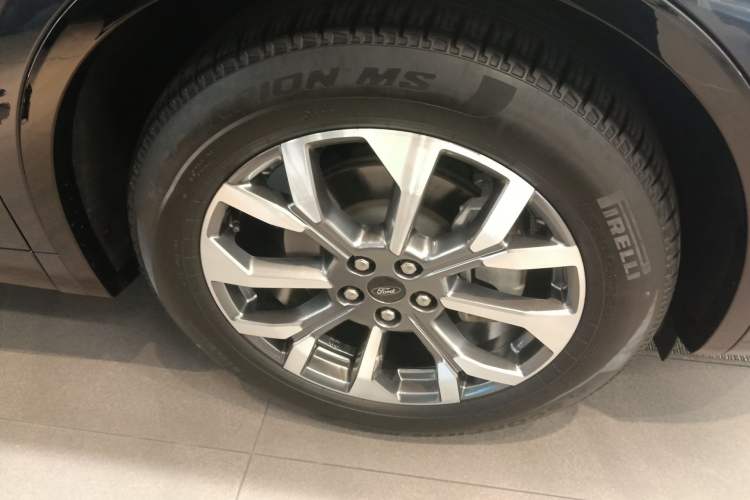 Used Ford Edge 2023 Ford Explorer L 2.0T EcoBoost Four-Wheel Drive 7-Seater Supreme Model Right Front Wheel Hub