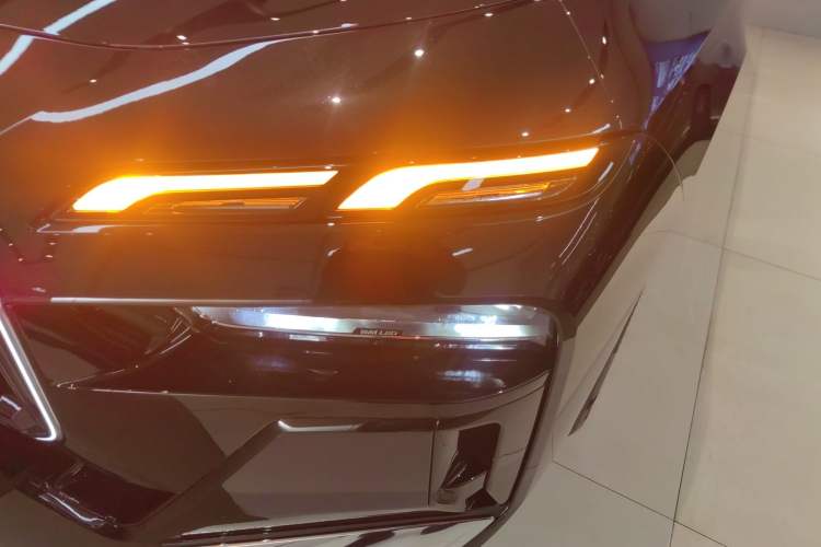 Used BMW 7 Series 2023 735Li M Sport Package Left Front Headlight