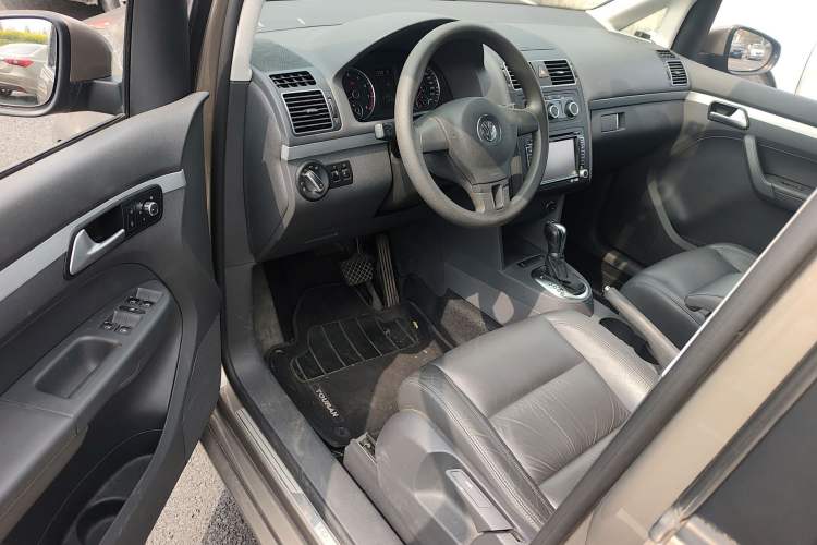 Used Volkswagen Touran 2015 1.4T DSG Comfort Edition 5 Seats Driver Seat