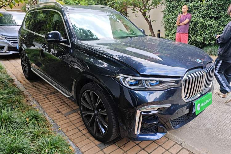 Used BMW X7 2019 xDrive40i Luxury M Sport Package Front Right 45 Deg