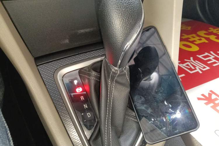 Used Buick GT 2019 15T Dual-Clutch Connected Elite Model China VI Gear Lever