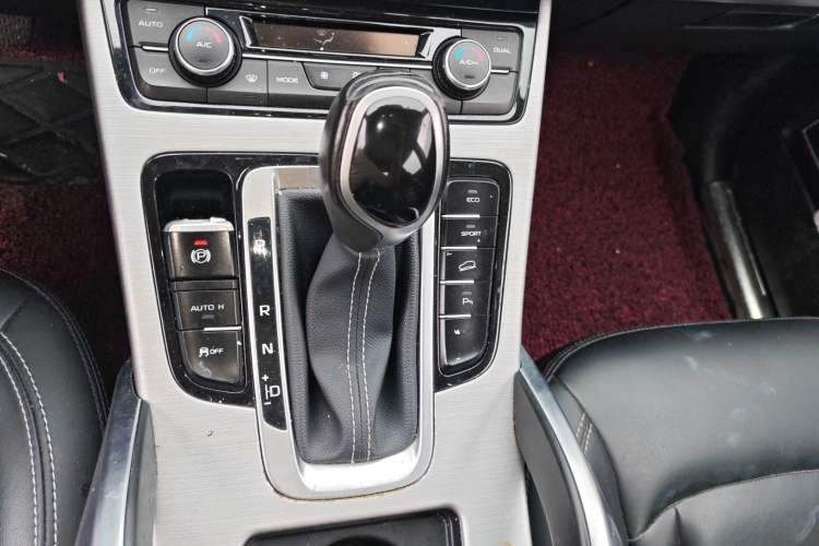 Used Geely Auto Emgrand X7 Sport 2016 1.8TD Automatic Smart Connectivity Version Gear Lever